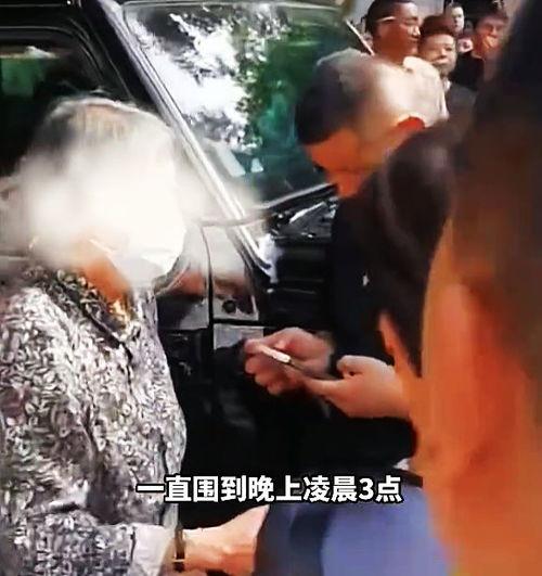 吉普老太太吃瓜视频