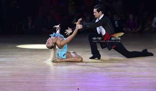 成都舞蹈老师吃瓜视频,吃瓜视频引发网友热议