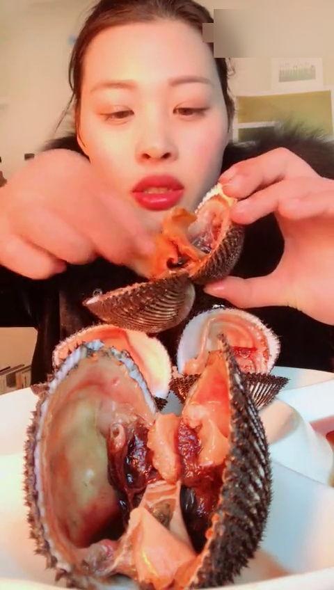 国外美女吃青口瓜视频大全