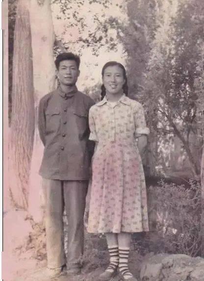 林陌早朝吃瓜,宫廷八卦，瓜田李下话权谋