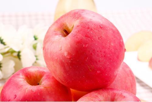 吃苹果瓜的视频,一窥视频中的甜蜜瞬间