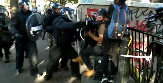 打架观众吃瓜事件,网络暴力与道德困境的碰撞