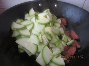 吃小白瓜便秘么,小白瓜食用与便秘关系探究