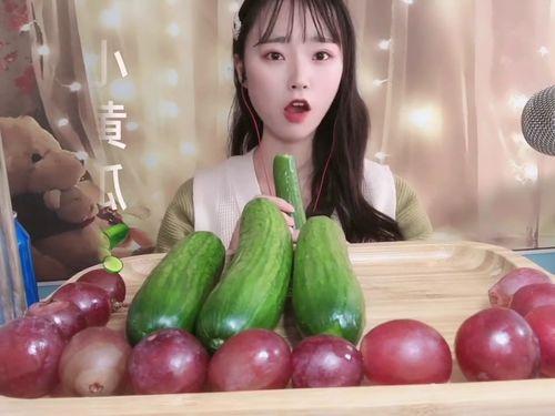 看别人吃小瓜,共享美味时光