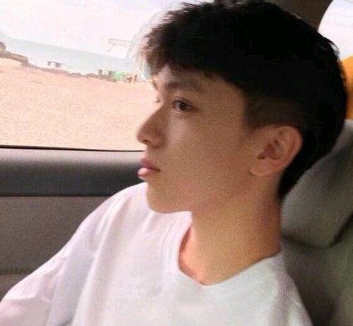 吃瓜男情侣头像,甜蜜吃瓜，共享甜蜜时光