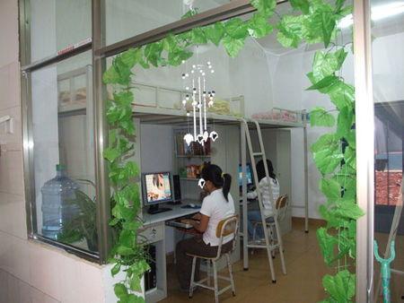 新兴职校寝室吃瓜