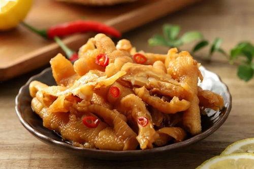 小瓜妞吃咕咕鸡爪视频,萌态十足引网友热议