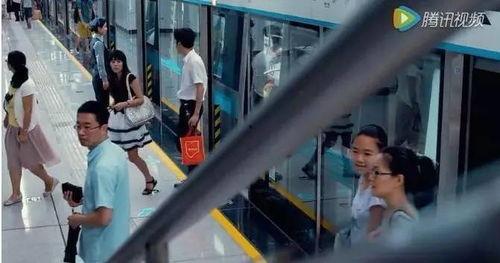 大连地铁吃瓜事件视频曝光,视频曝光引发网友热议
